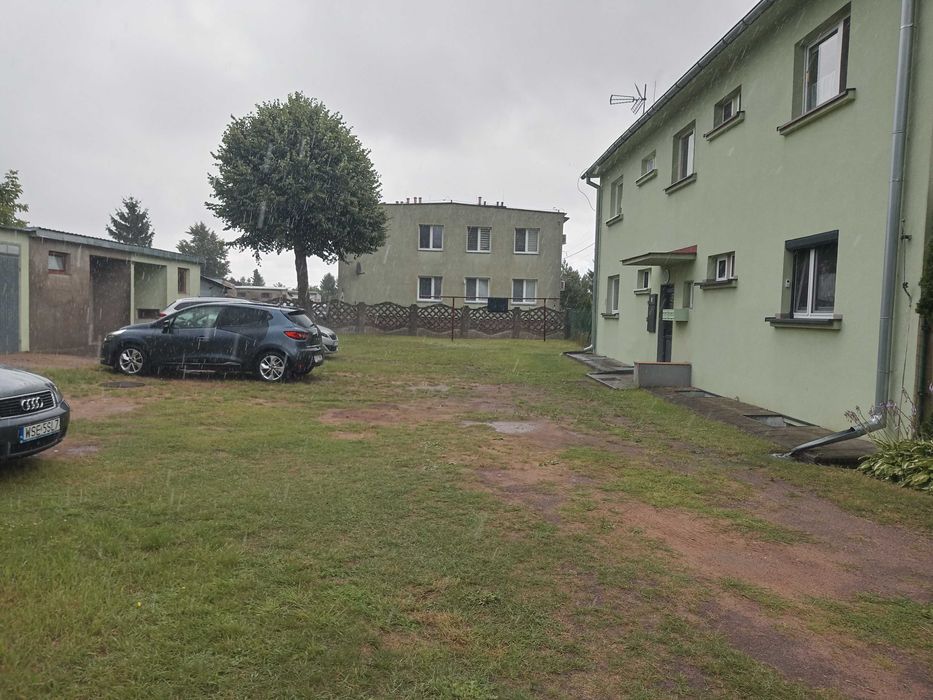Sprzedam mieszkanie 50 m+działka 5 arów+2 garaze+ogródki 250tys