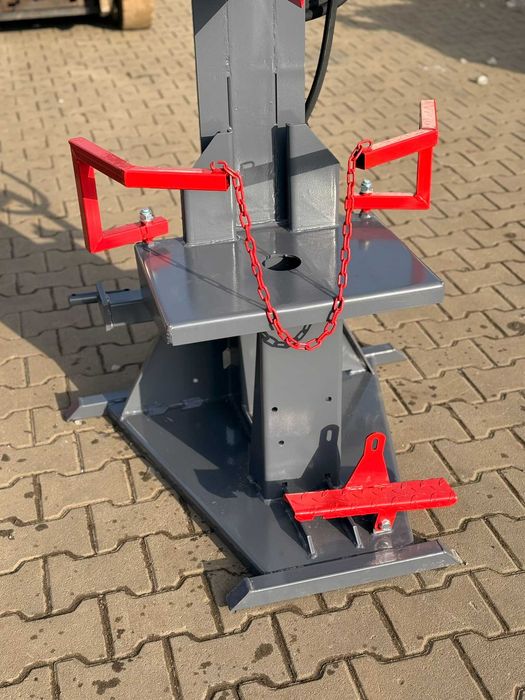 Łuparka pionowa do drewna na hydraulikę ciągnika
