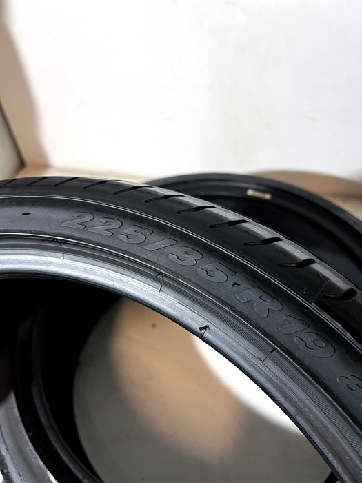 Pneus Pirelli Pzero - 225/35/19 - Como NOVOS