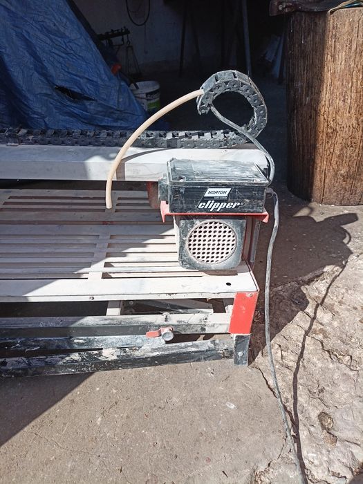 Przecinarka do płytek Clipper