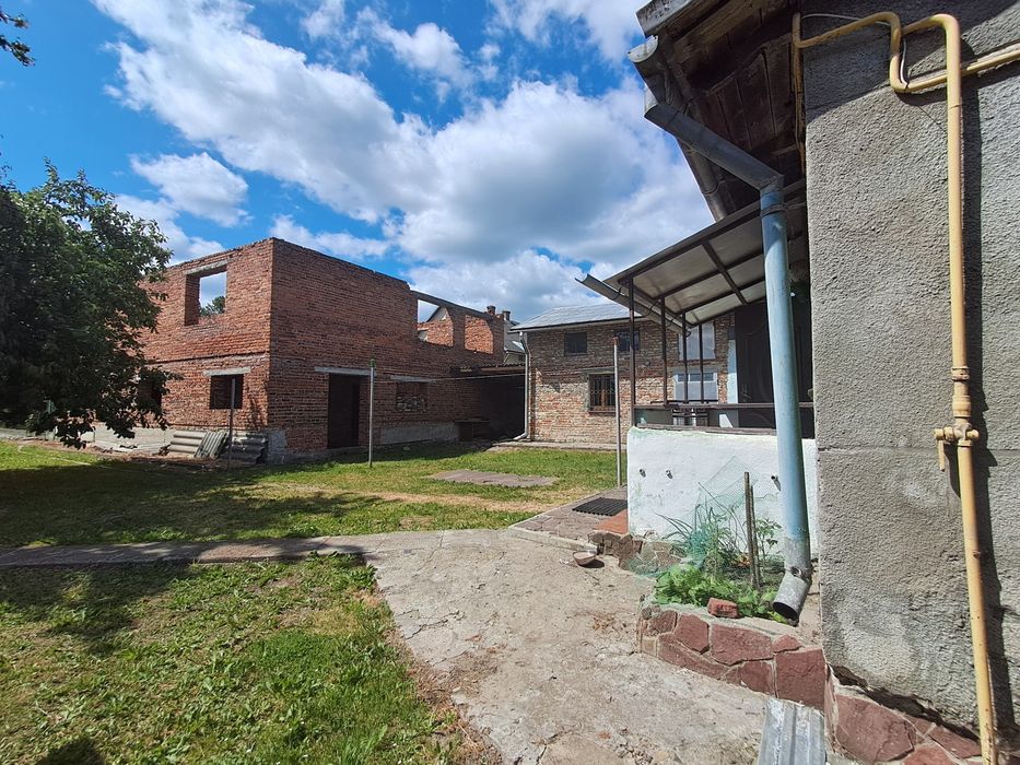 Продаж будинку та незавершеного дому в Чижикові
