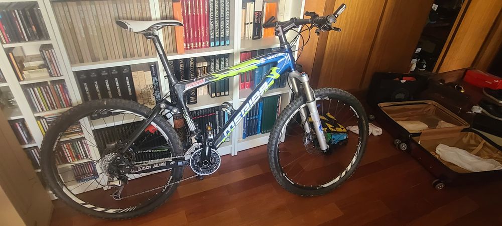 Bicicleta Mérida suspensão total toda em carbono