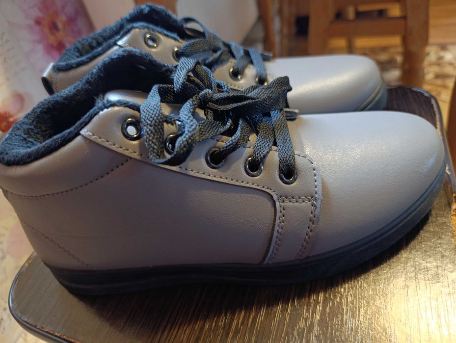 Продам шкіряні чоловічі черевики