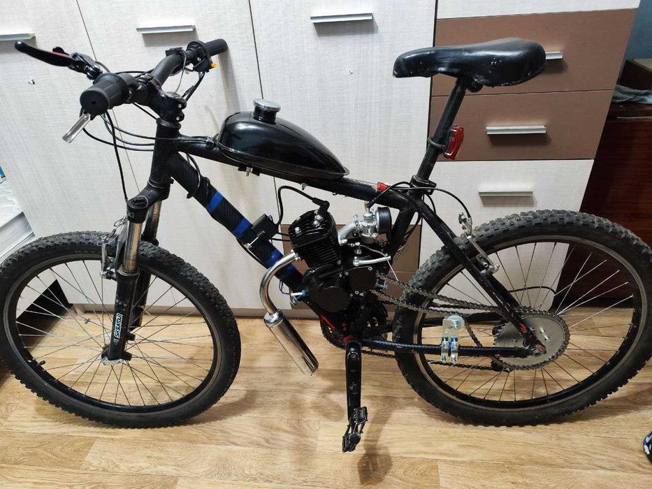 Продам Веломопед дырчик 80 куб. см. новый на хорошем спорт. велосипеде