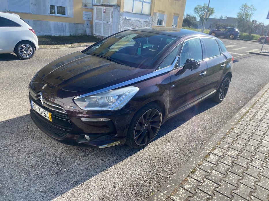 Citroen DS5.