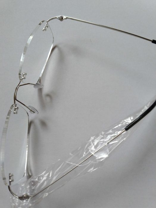 Титановые оправы, очки, футляры для очков