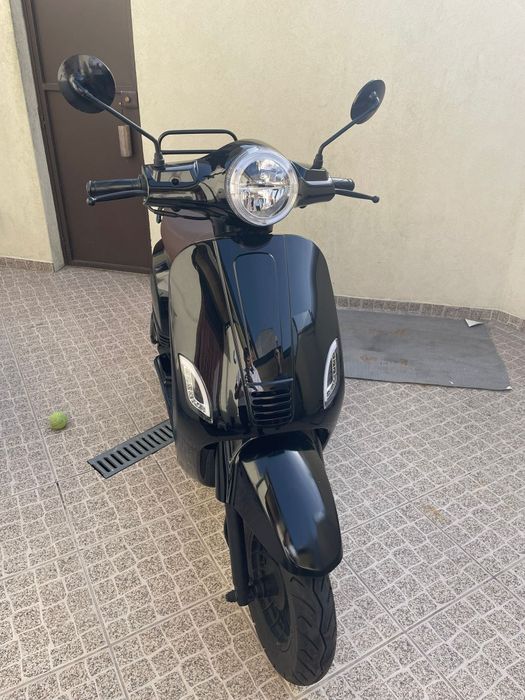 Vendo moto  praticamente nova