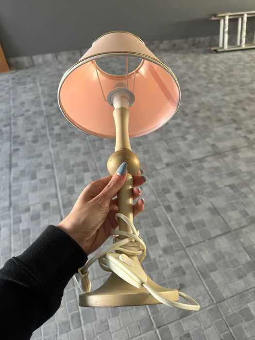 Candeeiro de mesa com abajur