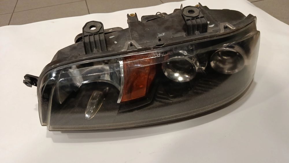 Friso ótica esquerda FIAT Punto (188_)