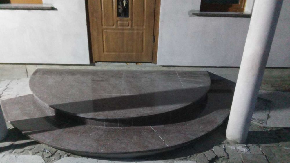 Підвіконня, стільниці, сходи та ін. вироби з граніту