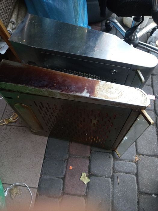 Dwa okapy Amica uszkodzony
