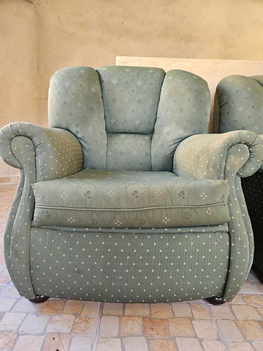 3 Sofás - Bom Estado e Bom Preço