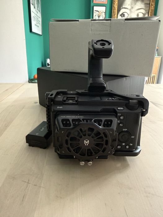 Sony zv-e1  usada uma vez + cage tilta + ventuinha