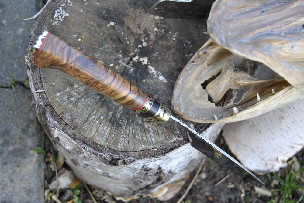 Nóż myśliwski ręcznie robiony ze stali D2 - rękodzieło