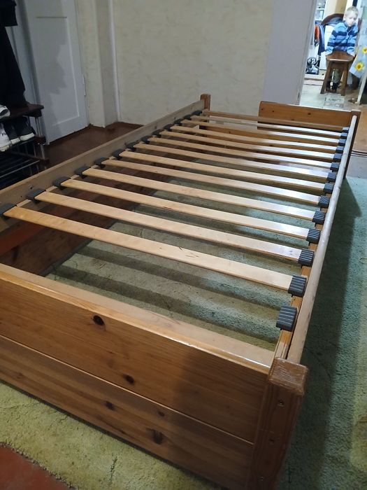 Продам  ліжко деревяне