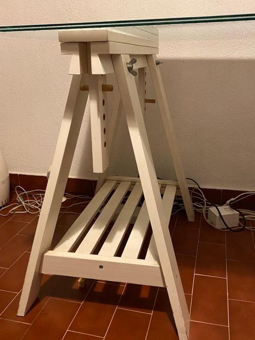 Secretaria de ikea com tampo de vidro