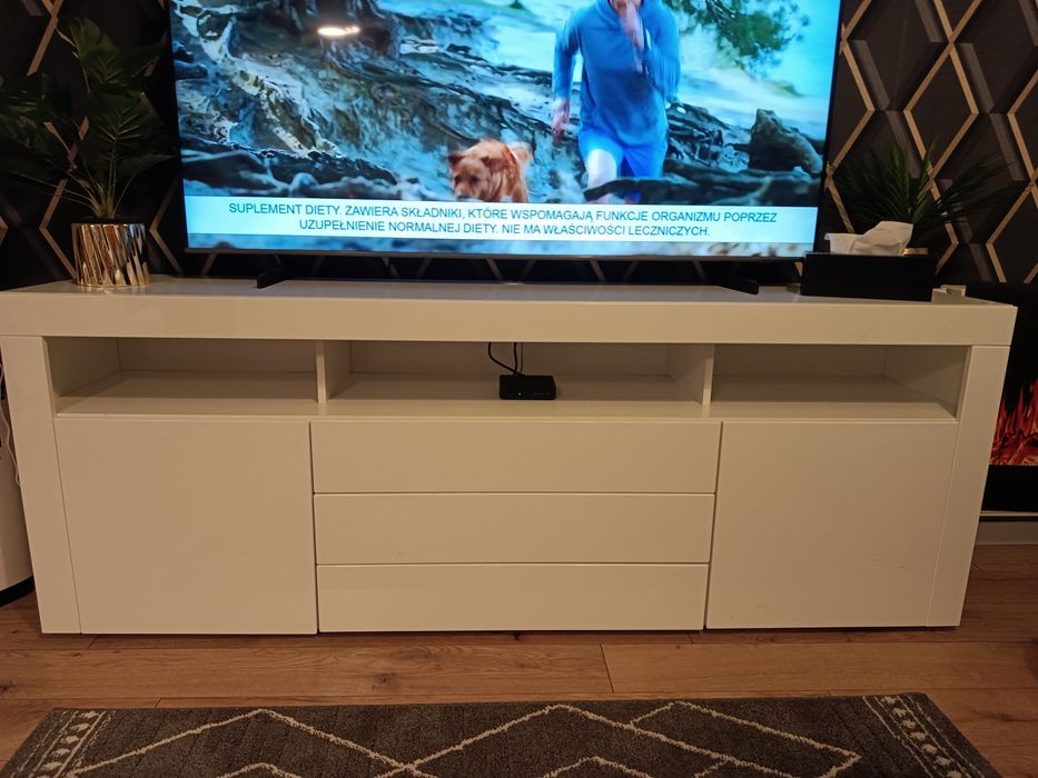 Biała komoda led