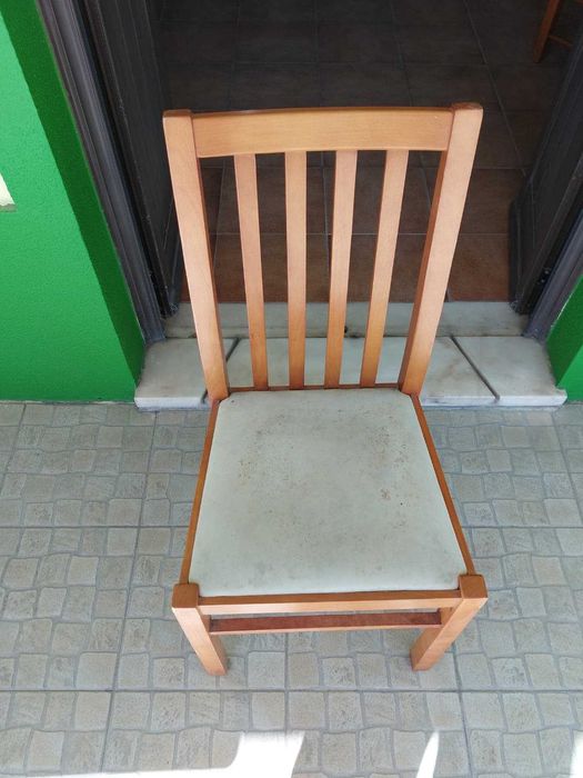 Mesa extensível em madeira maciça (4 a 8 lugares) e 4 cadeiras!!