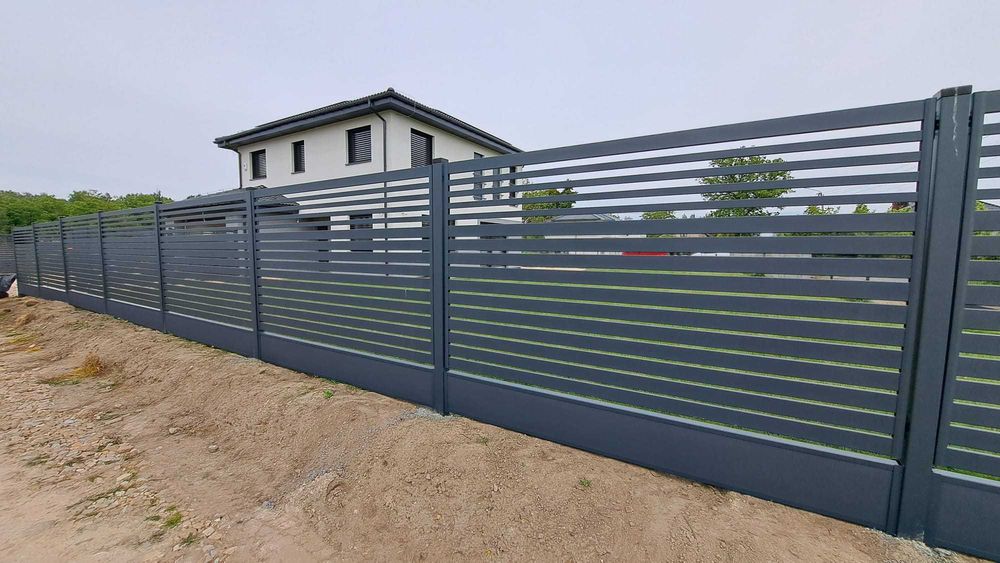 Ogrodzenia. Płoty, panel, siatka, murowane.