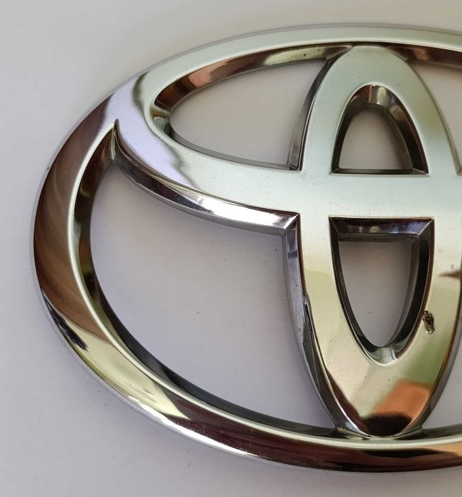 Emblemat Toyota Yaris II 05-11r znaczek