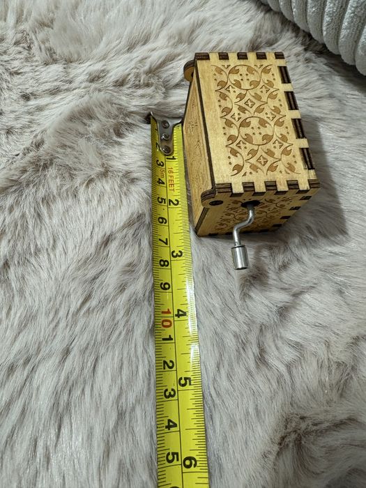 drewniana ręczna katarynka