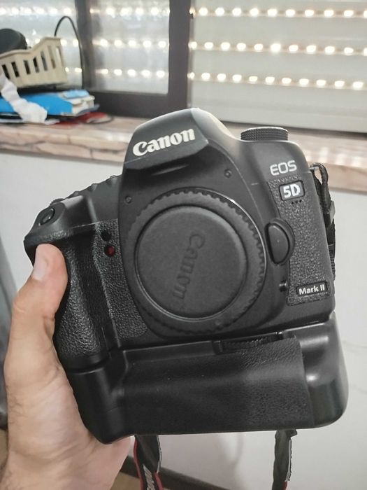 Canon 5D Mark II full frame c/ Grip, 2 Baterias, 96GB 22 mil Disparos