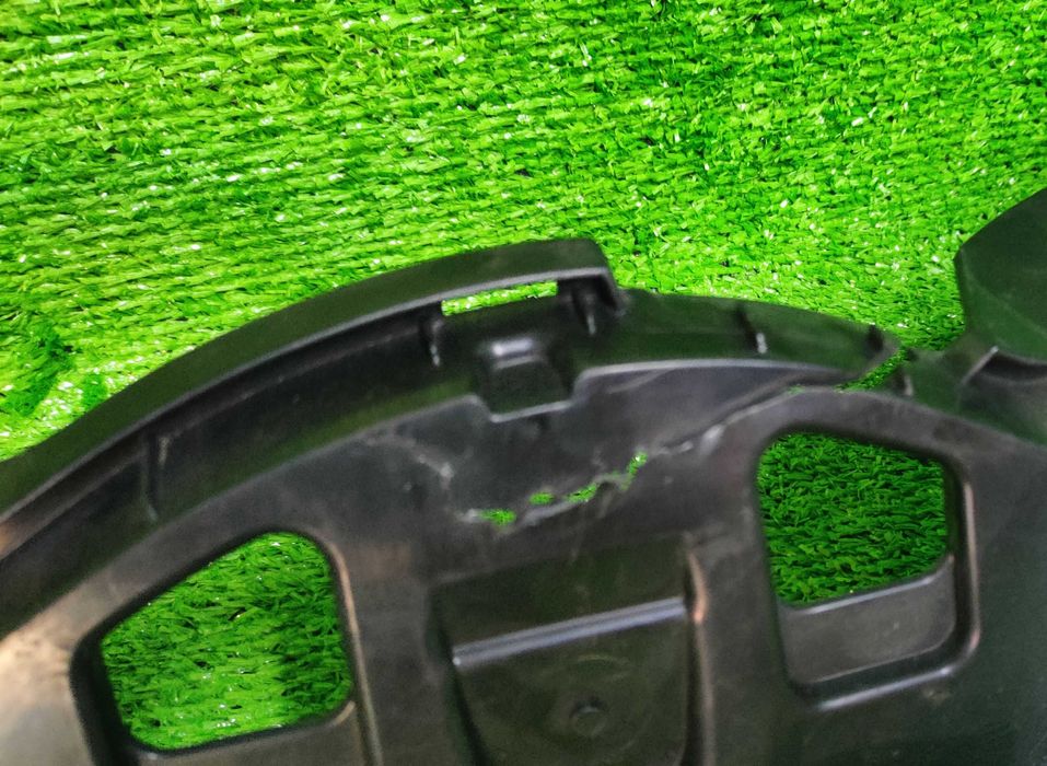 Atrapa Chłodnicy Gril Grill Toyota Auris II 2013-