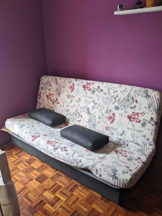 DOAÇÃO: Sofa-cama com duas almofadas