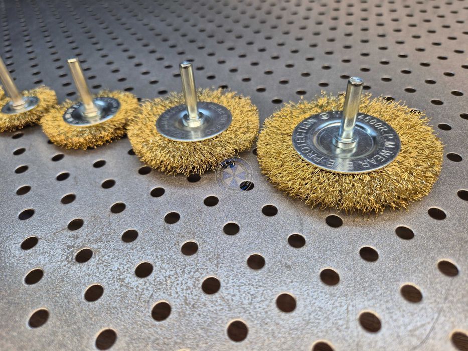 6 szt. Szczotki stalowe miedziowane na wiertarkę szczotka na trzpieniu