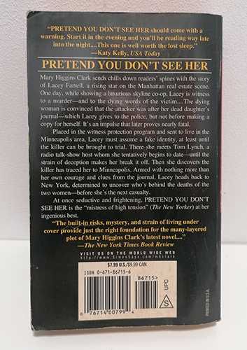 Livro de bolso - Pretend You Don't See Her (edição em inglês)