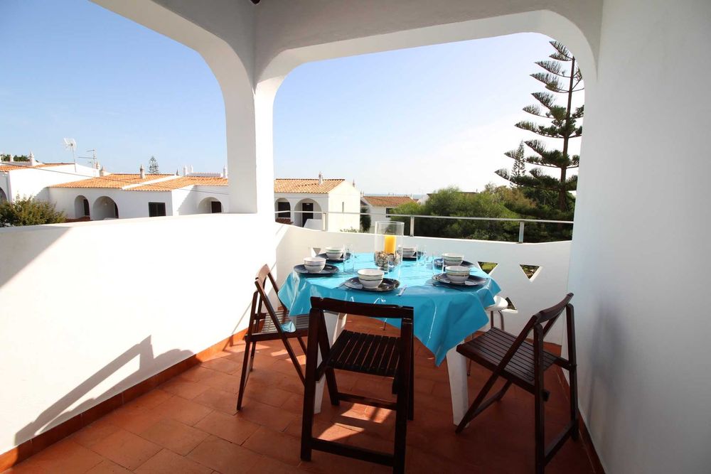 Alporchinhos T2 com Piscina a 500 metros praia