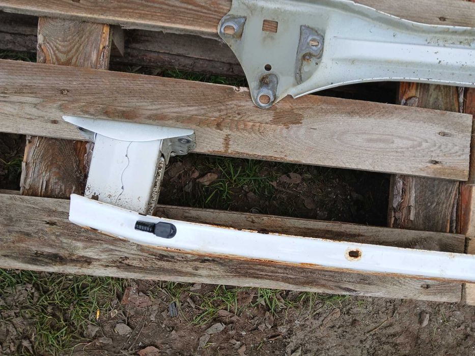 Belka pod zderzak tyl tylny Toyota Yaris III 11-20r 040 biala