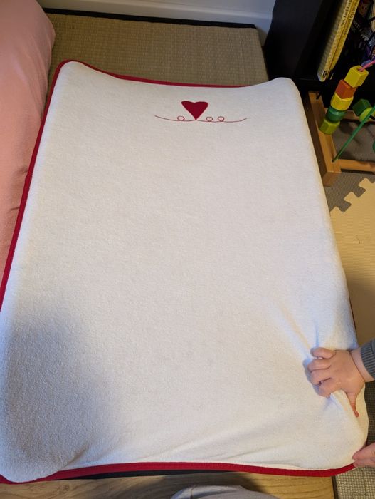 Przewijak 50x70cm + 3 prześcieradła/ nakladki