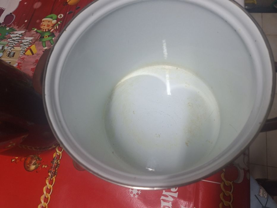 Cafeteira e Panela em esmalte castanha