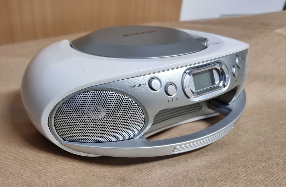 Przenośny radioodbiornik z odtwarzaczem CD NIKKEI NCD400WT