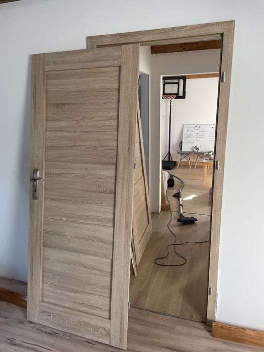Drzwi z ościeżnicami. Prawe, dąb sonoma, 80cm, dwie sztuki.
