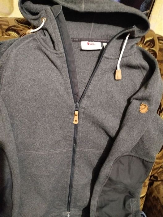 Продам фліску Fjäll Räven