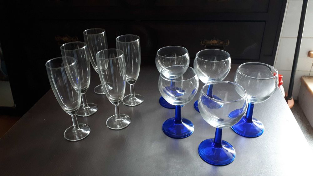 Conjunto de copos. 10 unidades tudo por 5 euros