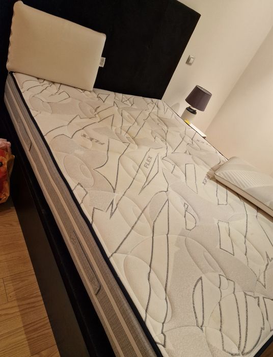 Cama de casal, com colchão e cabeceira