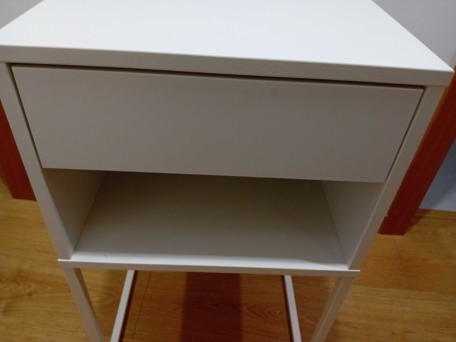 Mesa de Cabeceira VIKHAMMER