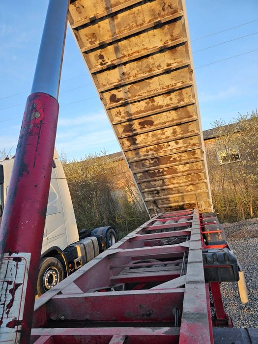 Напівпричіп самоскид