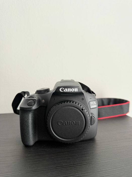 Canon EOS 2000D + Duas Objetivas + Acessórios
