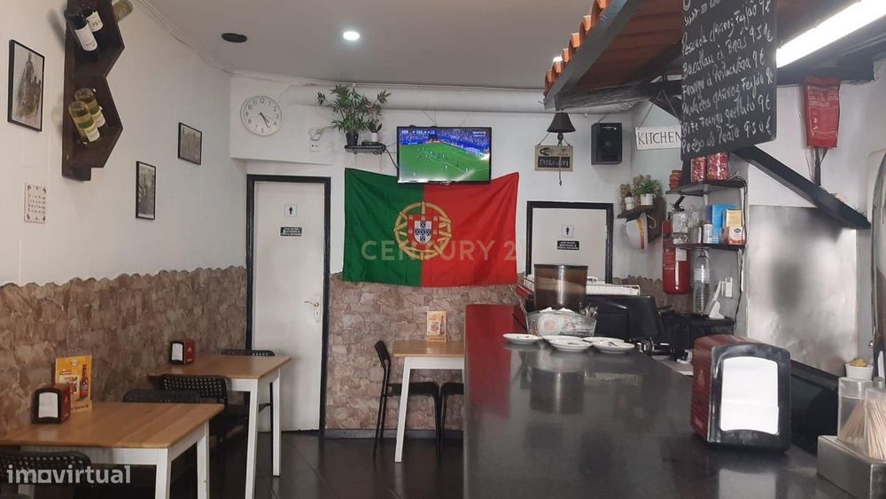 Trespasse de café snack-bar na baixa do Porto
