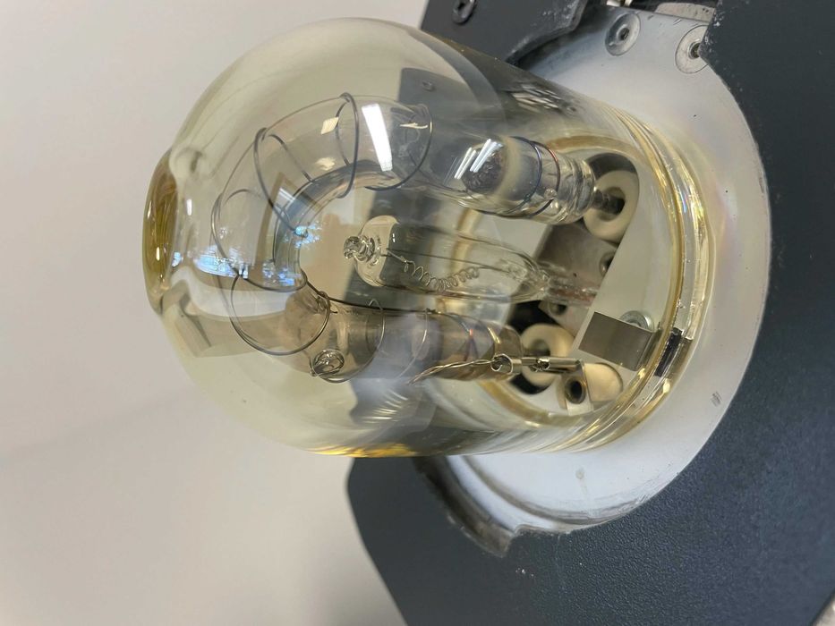 3 Cabeças de Luz Visatec Solo 3200B, 3 tripés e 1 campânula
