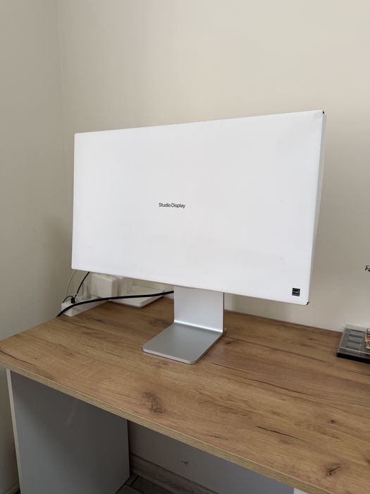 Apple Studio Display A2525 27" 5K Retina with Tilt- and height-adjustable stand / Nano-texture glass