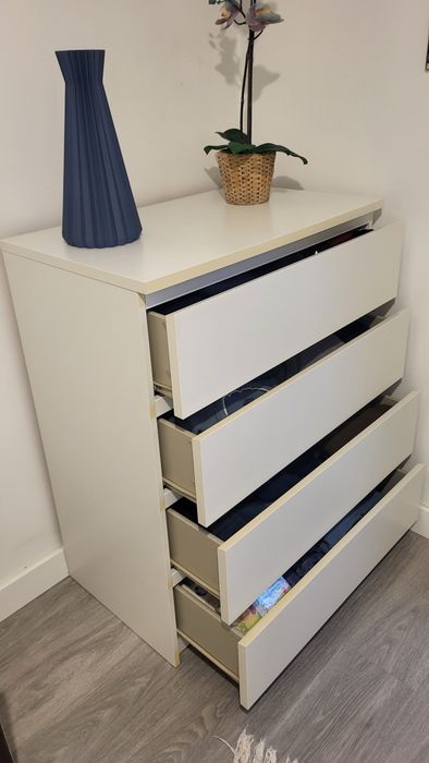 Comoda de quarto, em muito bom estado