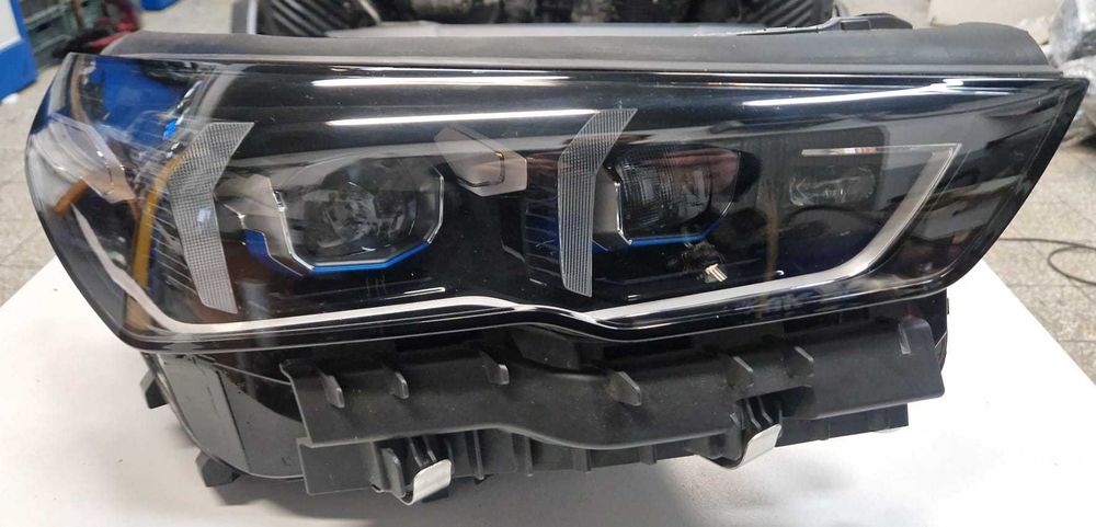 BMW G60 Reflektor prawy laser 5A798D2 lampa oryginał lekko uszkodzony
