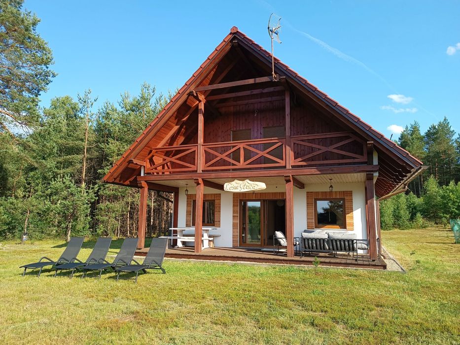 Całoroczny domek nad jeziorem z prywatną plażą – dla 4-10 osób