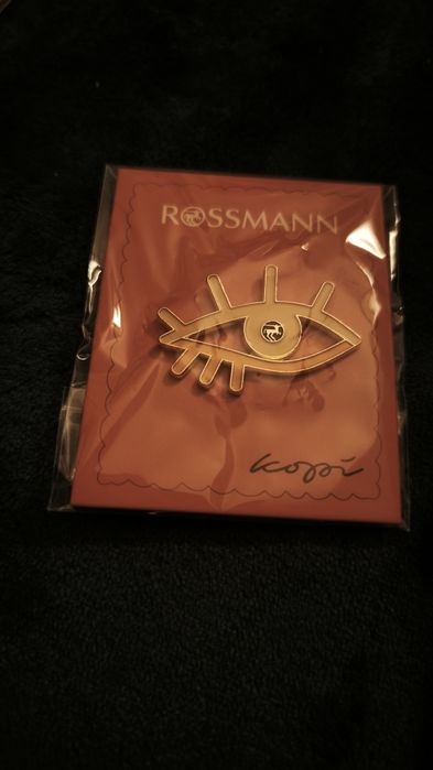 Pin przypinka Rossmann oko