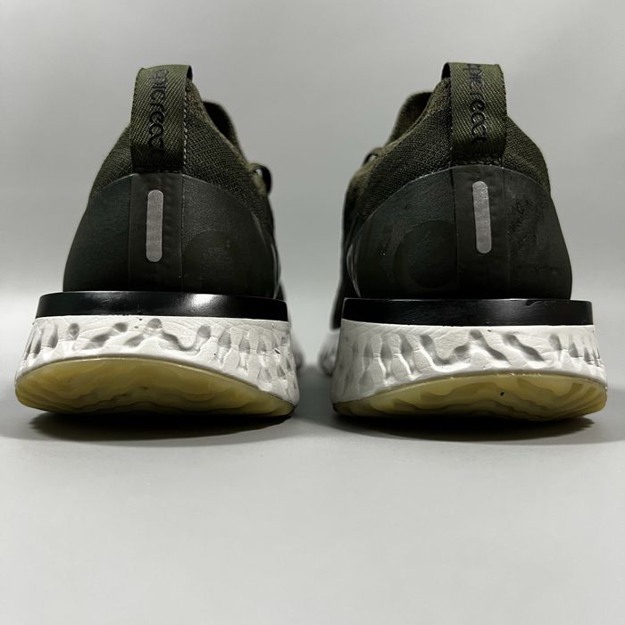 Чоловічі бігові кросівки Nike Epic React Flyknit 1